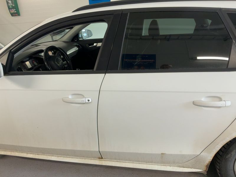 Audi A4 2.0 TDI quattro Attraction 2011 – снимка 4