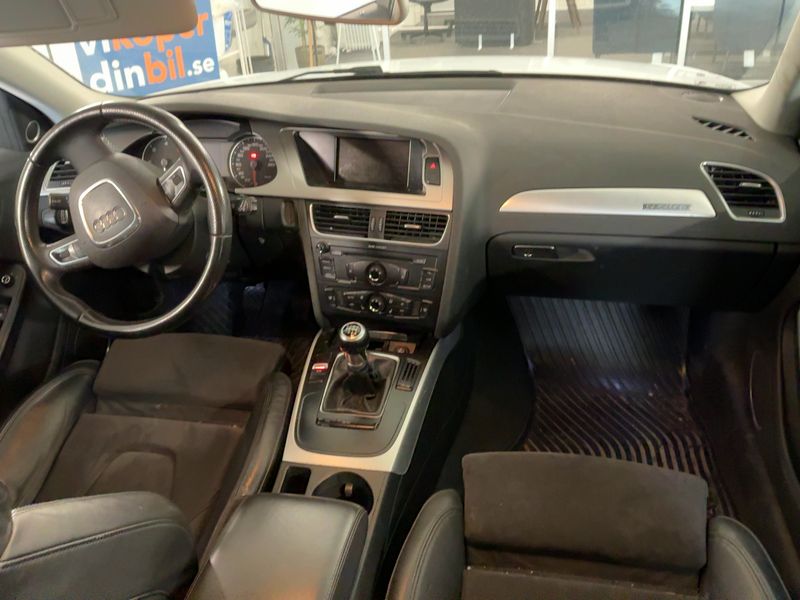 Audi A4 2.0 TDI quattro Attraction 2011 – снимка 18