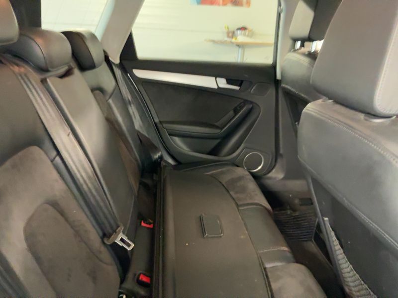 Audi A4 2.0 TDI quattro Attraction 2011 – снимка 20