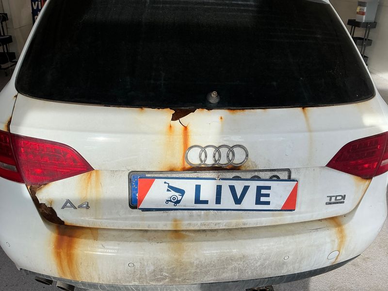 Audi A4 2.0 TDI quattro Attraction 2011 – снимка 30