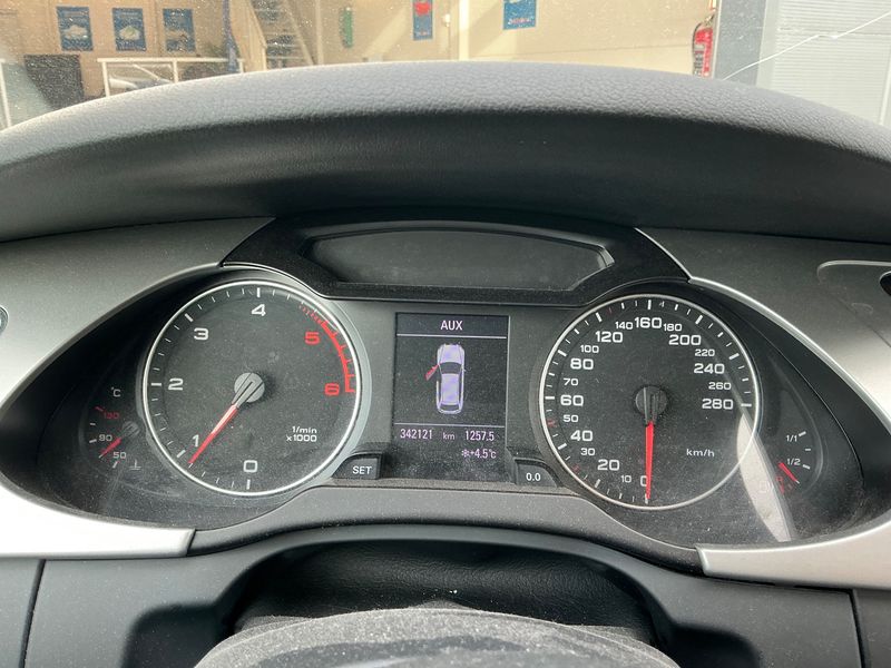 Audi A4 2.0 TDI quattro Attraction 2011 – снимка 19