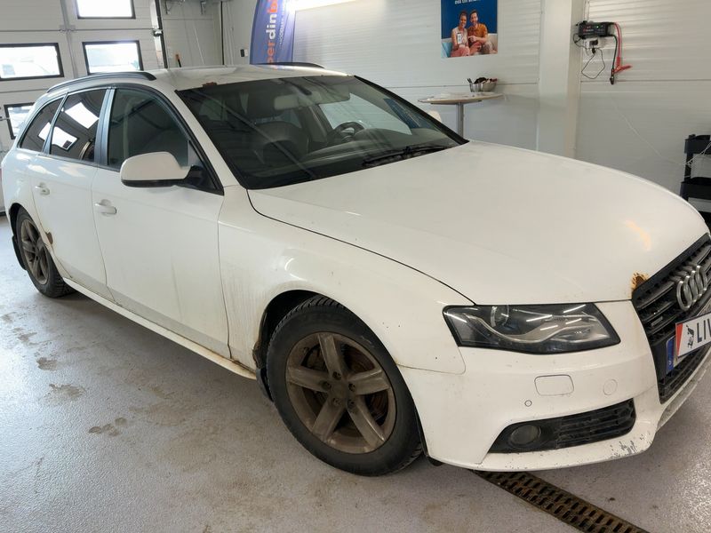 Audi A4 2.0 TDI quattro Attraction 2011 – снимка 12