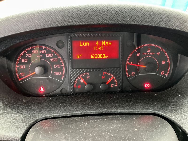 Peugeot Boxer 2.2 Blue-HDi 330 L1H1 140 Start&Stop 2021 – снимка 18