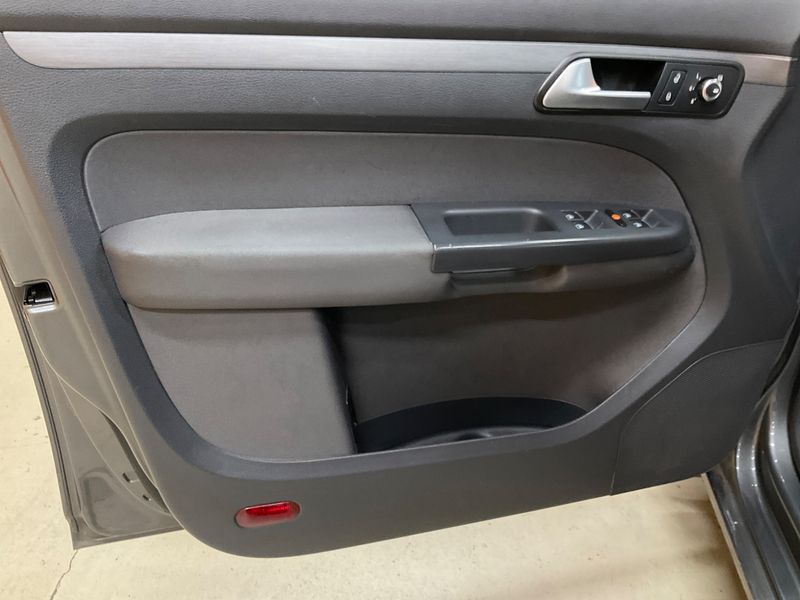 Volkswagen Touran 1.4 TSI Comfortline 2012 – снимка 23