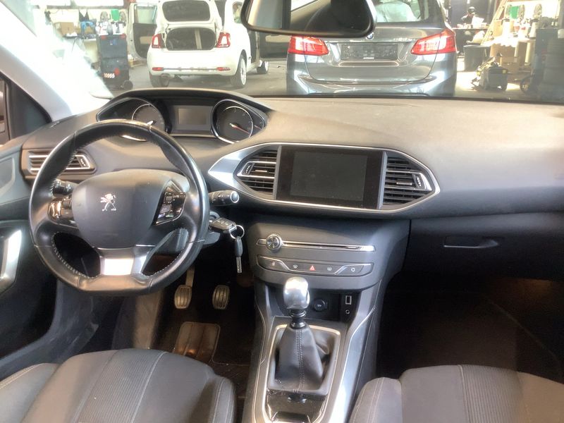 Peugeot 308 2.0 Blue-HDi Allure 2014 – снимка 18