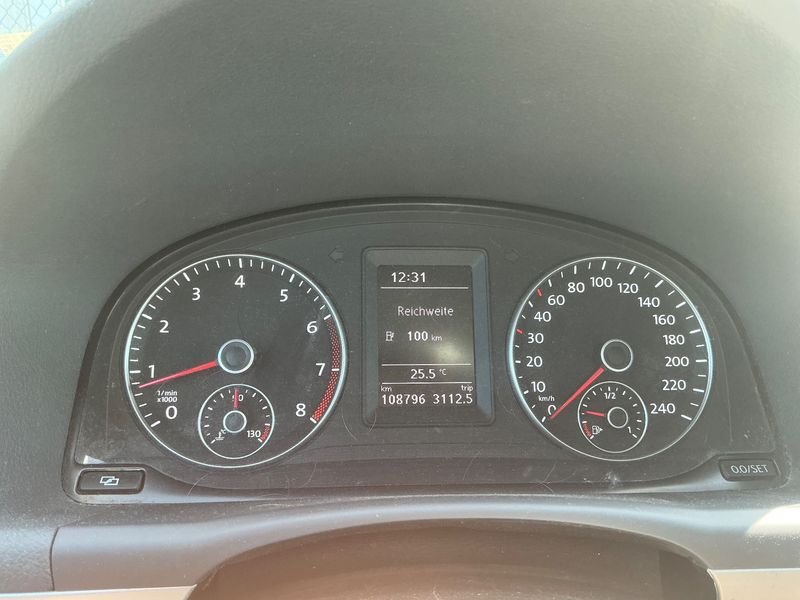 Volkswagen Touran 1.2 TSI Trendline BlueMotion Tech 2012 – снимка 18