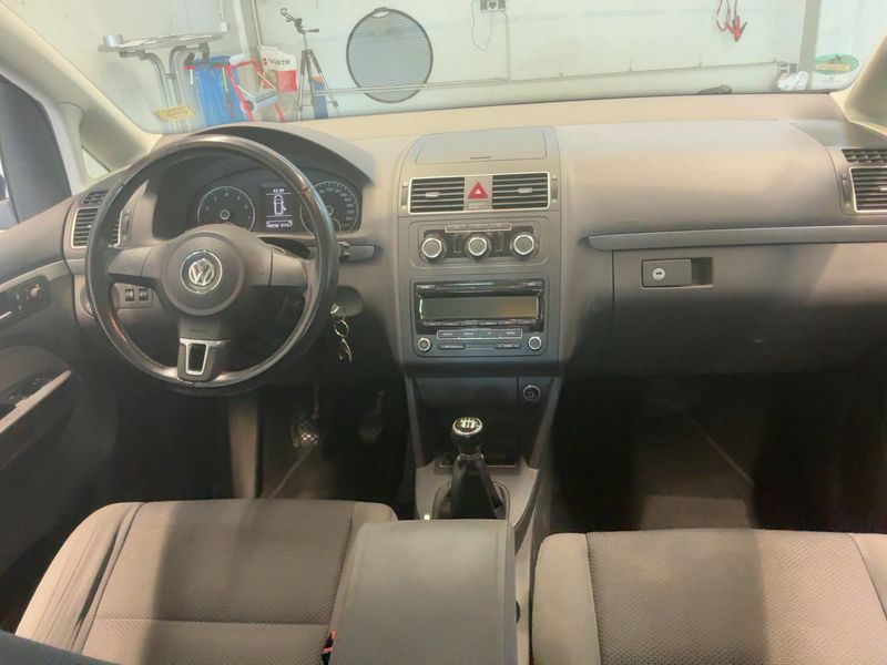 Volkswagen Touran 1.2 TSI Trendline BlueMotion Tech 2012 – снимка 17
