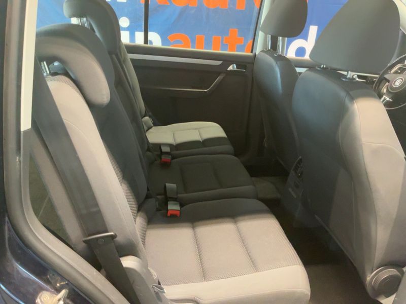 Volkswagen Touran 1.2 TSI Trendline BlueMotion Tech 2012 – снимка 19
