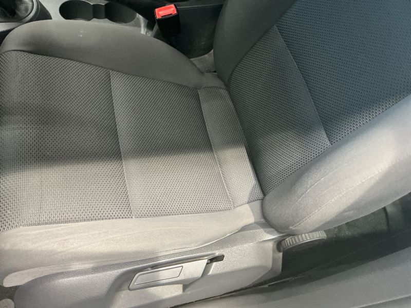 Volkswagen Touran 1.2 TSI Trendline BlueMotion Tech 2012 – снимка 23