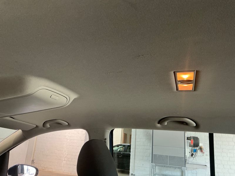 Volkswagen Touran 1.2 TSI Trendline BlueMotion Tech 2012 – снимка 21