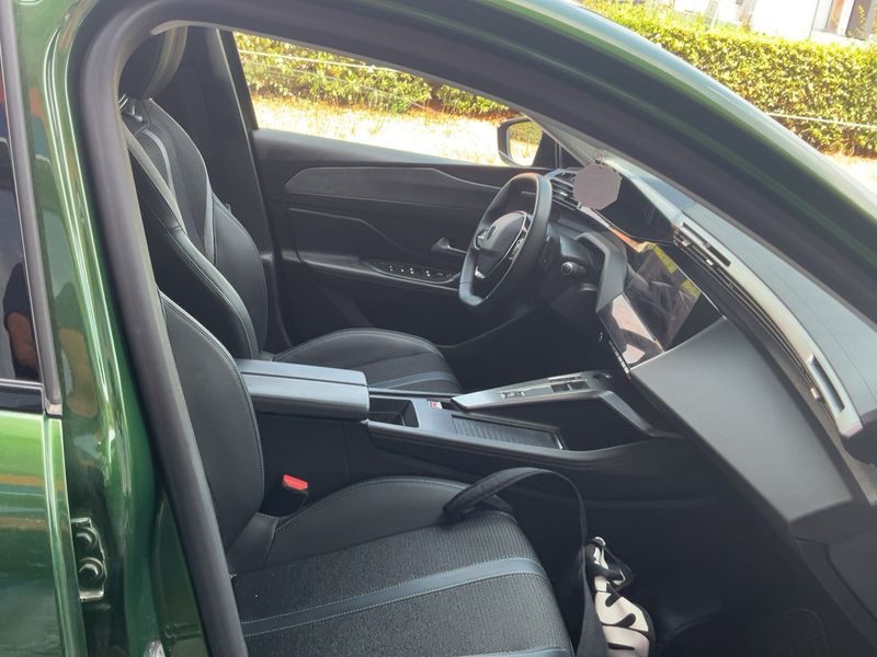 Peugeot 308 1.2 Mild-Hybrid Allure 2025 – снимка 16
