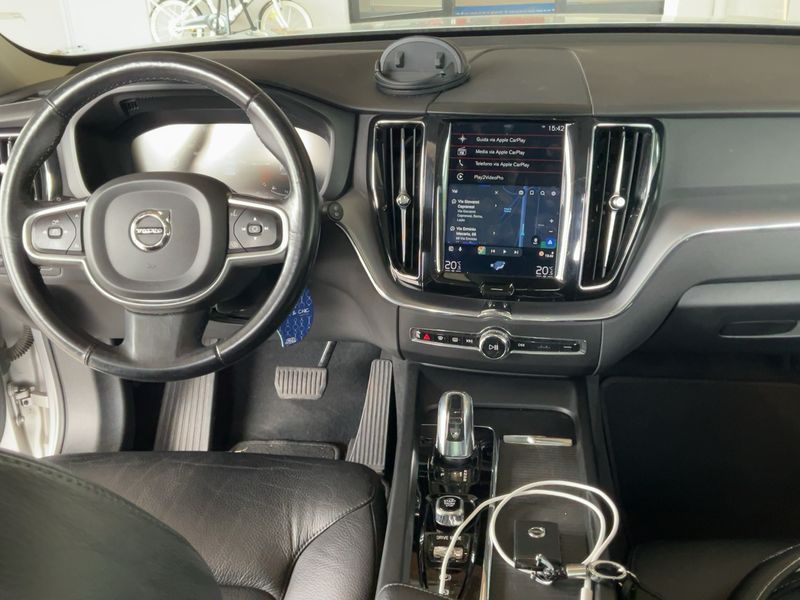 Volvo XC60 2.0 T8 Plug-in Hybrid Business AWD 2019 – снимка 17