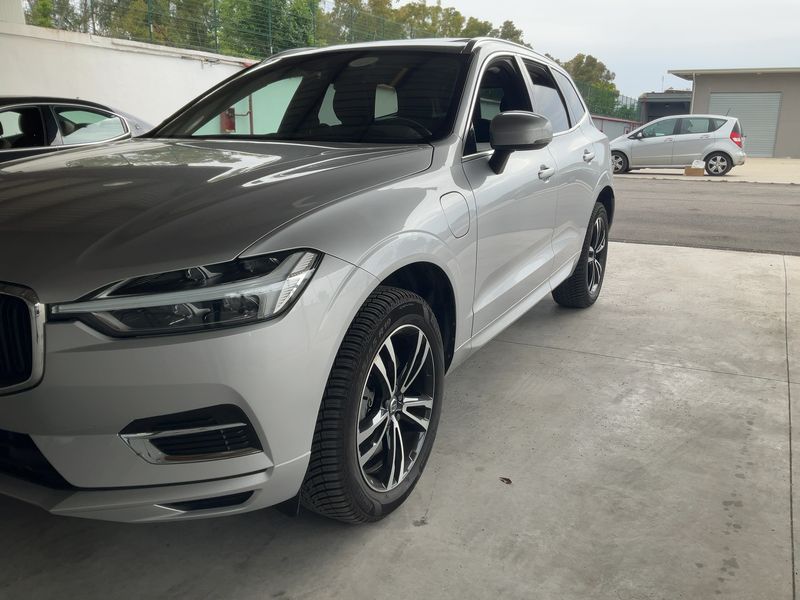 Volvo XC60 2.0 T8 Plug-in Hybrid Business AWD 2019 – снимка 2
