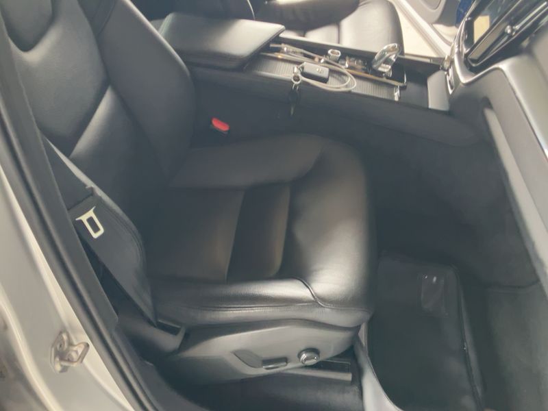 Volvo XC60 2.0 T8 Plug-in Hybrid Business AWD 2019 – снимка 16