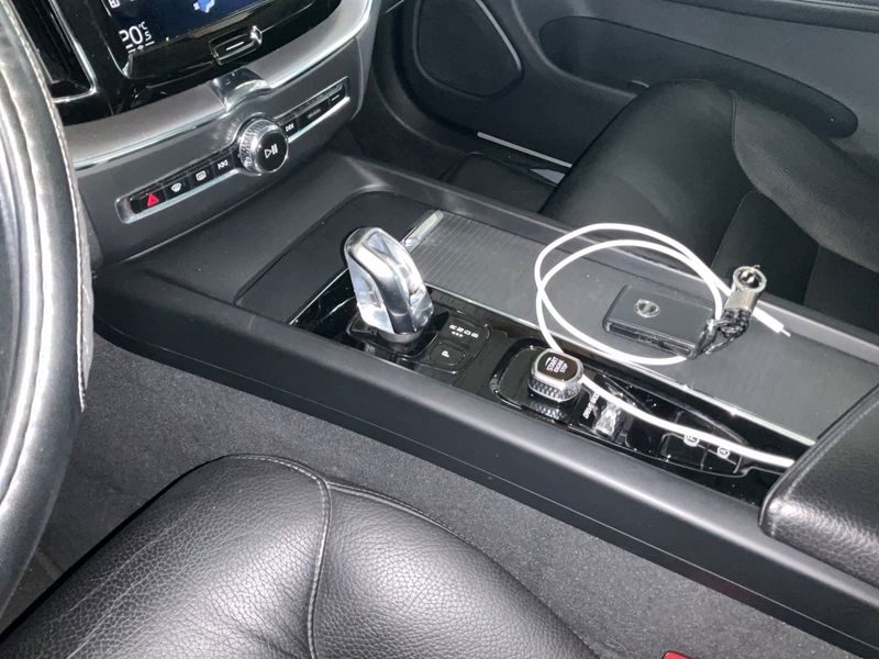 Volvo XC60 2.0 T8 Plug-in Hybrid Business AWD 2019 – снимка 21