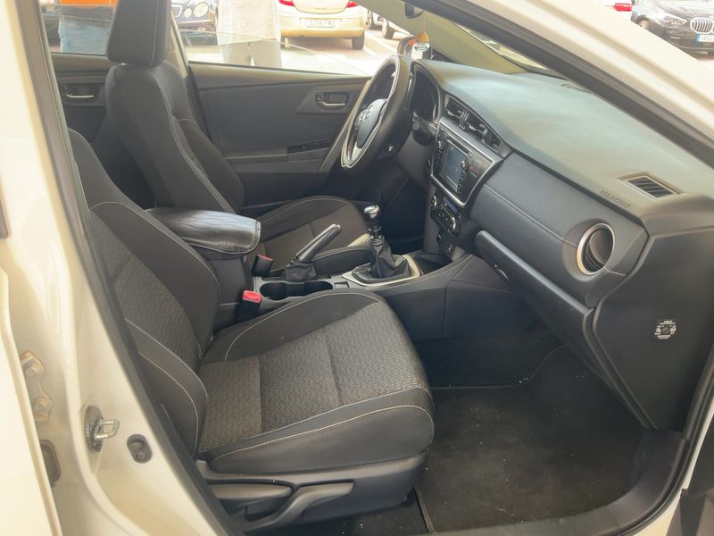 Toyota Auris 2.0 D-4D Active 2014 – снимка 16
