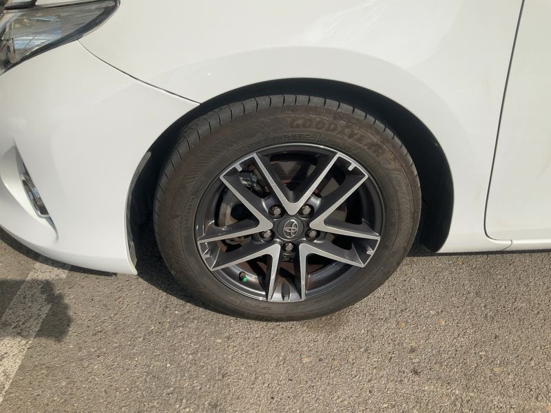 Toyota Auris 2.0 D-4D Active 2014 – снимка 3