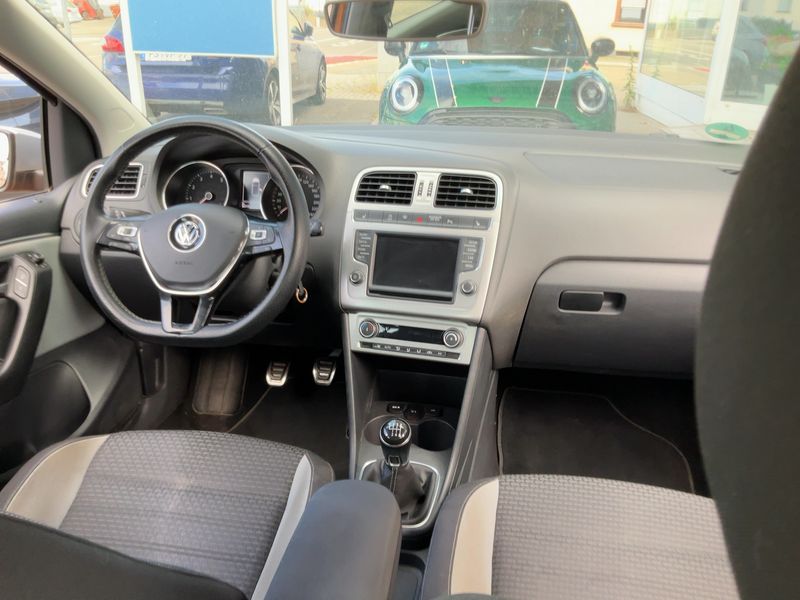 Volkswagen Polo 1.2 TSI CrossPolo BlueMotion Tech 2015 – снимка 17