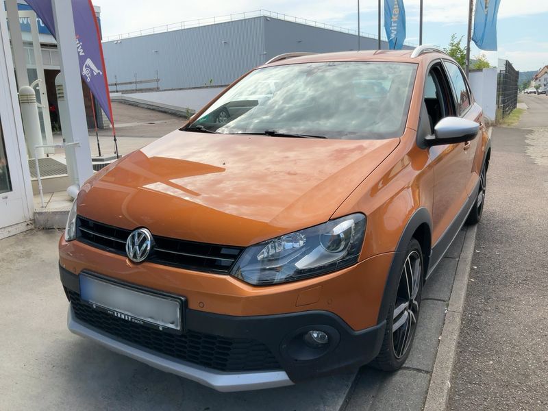Volkswagen Polo 1.2 TSI CrossPolo BlueMotion Tech 2015 – снимка 1