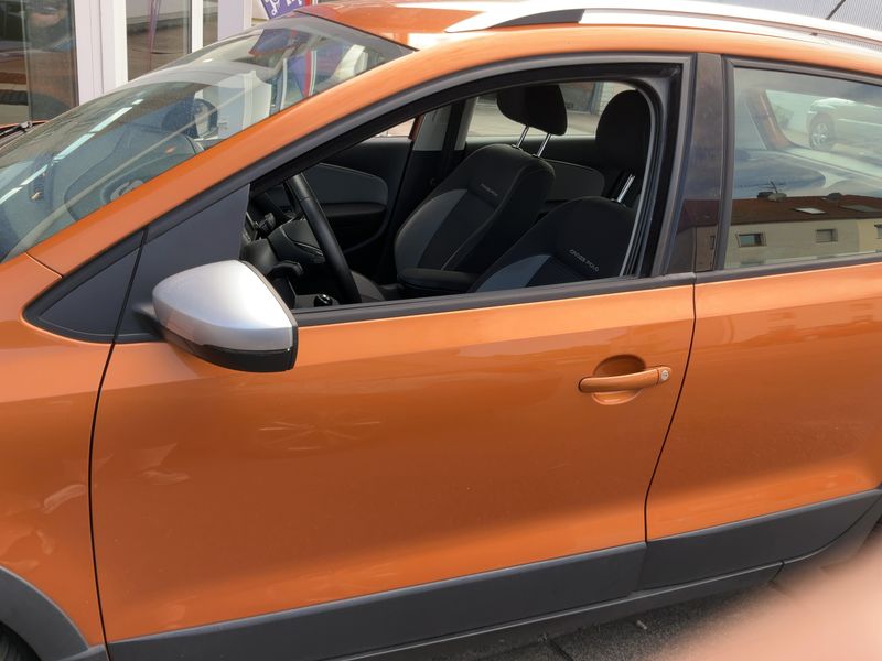 Volkswagen Polo 1.2 TSI CrossPolo BlueMotion Tech 2015 – снимка 4