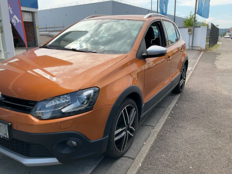 Volkswagen Polo 1.2 TSI CrossPolo BlueMotion Tech 2015 – снимка 2