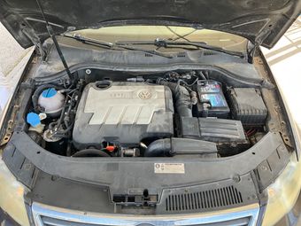 Volkswagen Passat 2.0 TDI R-Line 2010 – снимка 35