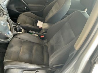 Volkswagen Golf VI 2.0 TDI Carat BlueMotion Tech 2010 – снимка 35
