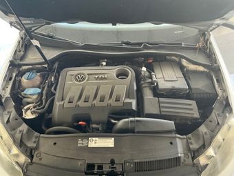 Volkswagen Golf VI 2.0 TDI Carat BlueMotion Tech 2010 – снимка 33