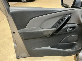 Citroen C4 Picasso 1.6 Blue-HDi Business + 2017 – снимка на щета 27
