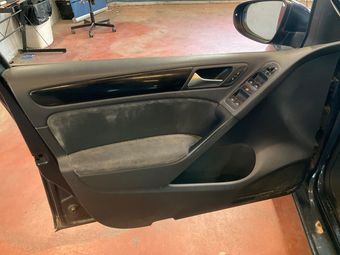 Volkswagen Golf VI 1.6 TDI Comfortline 2010 – снимка на щета 38
