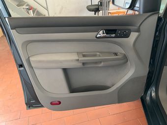 Volkswagen Caddy 2.0 TDI Life 2010 – снимка на щета 13