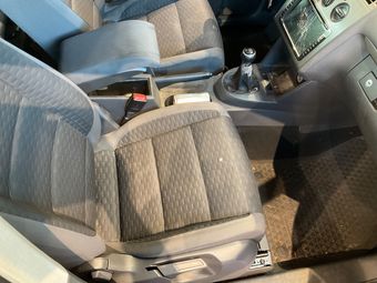 Volkswagen Touran 2.0 TDI Trendline 2010 – снимка на щета 15