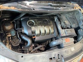 Volkswagen Touran 2.0 TDI Trendline 2010 – снимка на щета 6