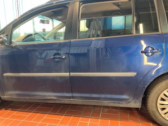 Volkswagen Touran 2.0 TDI Trendline 2010 – снимка на щета 27
