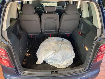 Volkswagen Touran 2.0 TDI Trendline 2010 – снимка на щета 22