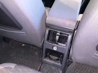 Volkswagen Touran 2.0 TDI Trendline 2010 – снимка на щета 13