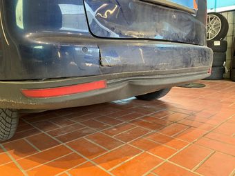 Volkswagen Touran 2.0 TDI Trendline 2010 – снимка на щета 25
