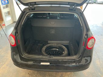 Volkswagen Passat 1.6 TDI Business Trendline BlueMotion Tech 2010 – снимка 44