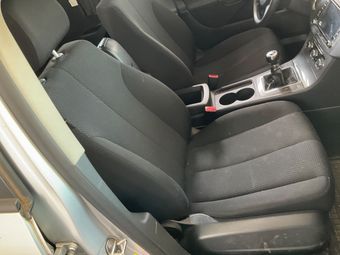 Volkswagen Passat 1.6 TDI Trendline BlueMotion Tech 2010 – снимка на щета 40