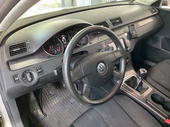 Volkswagen Passat 1.6 TDI Trendline BlueMotion Tech 2010 – снимка на щета 32