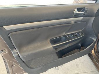 Volkswagen Golf VI 1.6 TDI Advance 2012 – снимка на щета 23