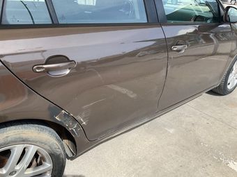 Volkswagen Golf VI 1.6 TDI Advance 2012 – снимка на щета 25