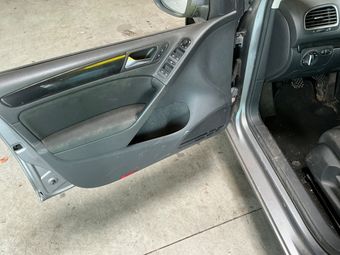Volkswagen Golf VI 1.6 TDI Comfortline BlueMotion Tech 2010 – снимка на щета 31
