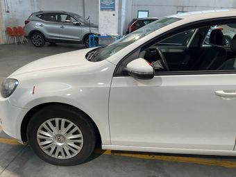 Volkswagen Golf VI 1.6 TDI Trendline 2012 – снимка на щета 24