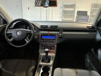 Volkswagen Passat 2.0 TDI Trendline 2010 – снимка на щета 35