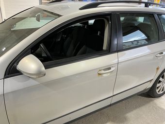 Volkswagen Passat 2.0 TDI Trendline 2010 – снимка на щета 19