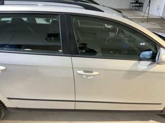 Volkswagen Passat 2.0 TDI Trendline 2010 – снимка на щета 30