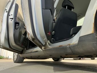 Volkswagen Passat 2.0 TDI Trendline 2010 – снимка на щета 20