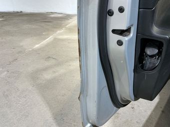 Volkswagen Passat 2.0 TDI Trendline 2010 – снимка на щета 22